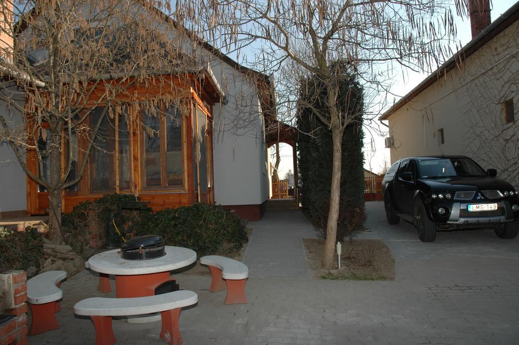 Отель Tisza-Kert Vendeghaz -Tisza-Kert Vendeghaz II Тисафюред Экстерьер фото