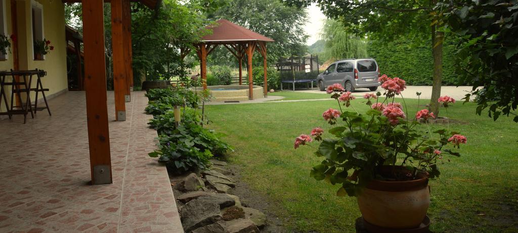 Отель Tisza-Kert Vendeghaz -Tisza-Kert Vendeghaz II Тисафюред Экстерьер фото